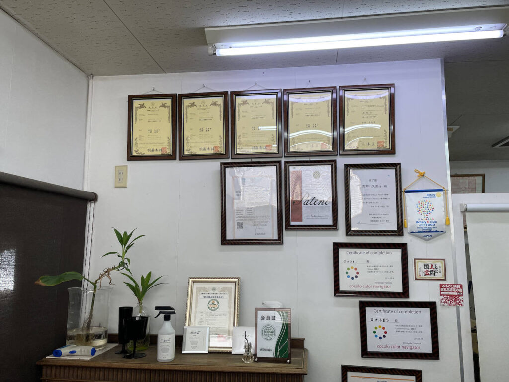 壁には数多くの特許証明書が